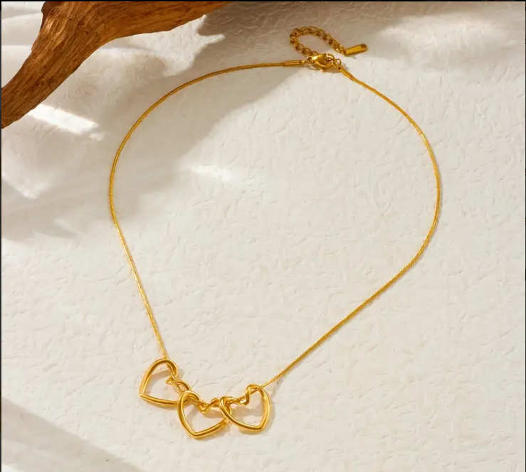 Colar Minimalista com Pendente de Coração Dourado 🌟 – Aço Inoxidável 304, Elegante e Versátil