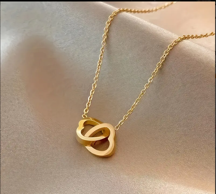 Colar de Coração Duplo em Aço Inoxidável Banhado a Ouro 18K ✨