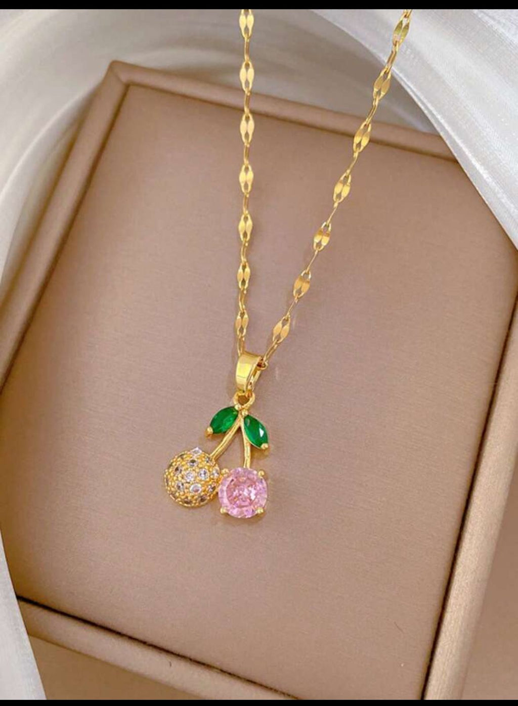 ✨ Conjunto Colar e Brincos Pequenos Cereja Rosa – Aço Inoxidável ✨