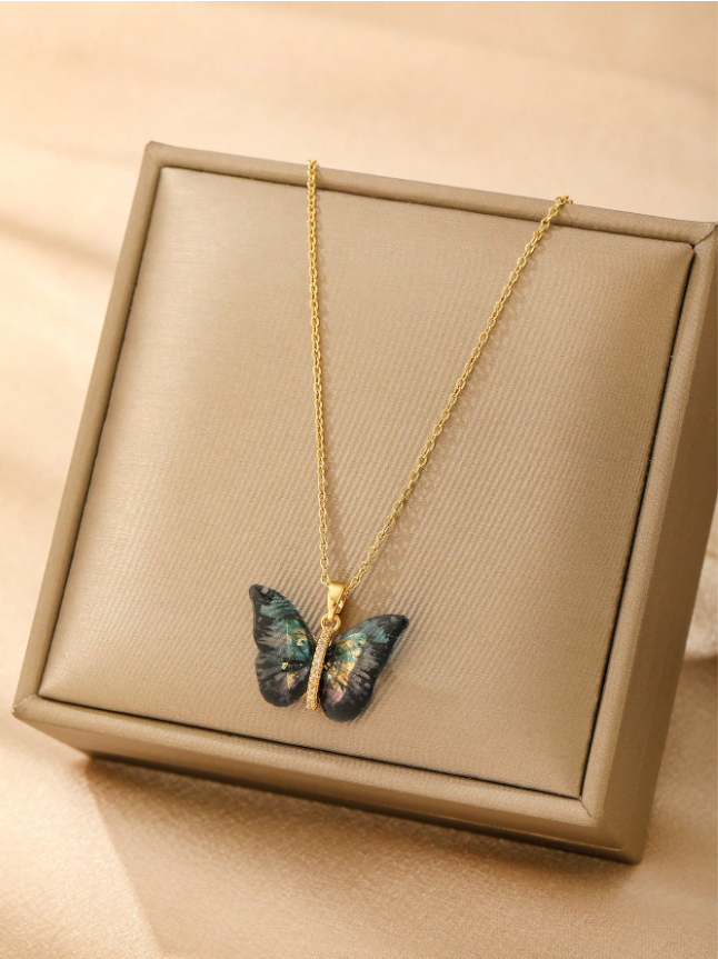 ✨ Colar Unissex Borboleta com Strass – Aço Inoxidável Revestido em Ouro 18K