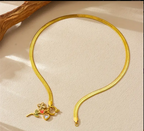 ✨  Colar de Corrente Snake Dourada com Pingente de Coração de Rosa Vermelha 🌹– Aço Inoxidável 304