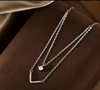 Colar Elegante Dupla Camada em Prata 925 – Design em V com Zircônias Cúbicas Sintéticas, Hipoalergénico e Perfeito para Realçar o Decote ✨