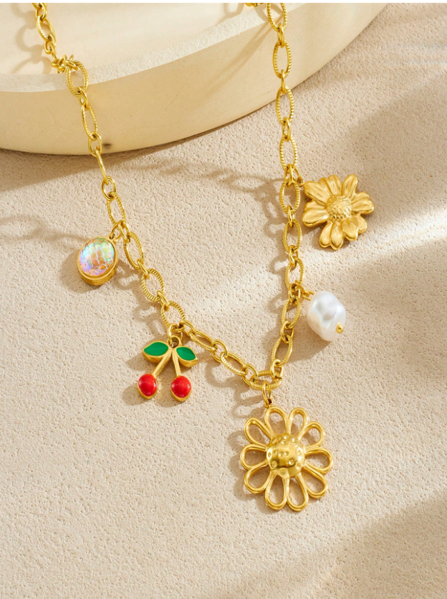 Colar Flor de Cerejeira e Girassol – Delicado e Sofisticado ✨