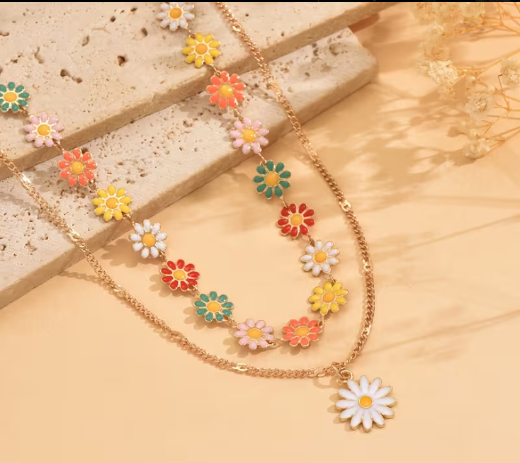 ✨ Colar Dupla Camada KC Margarida – Corrente Floral Delicada 🌼💛