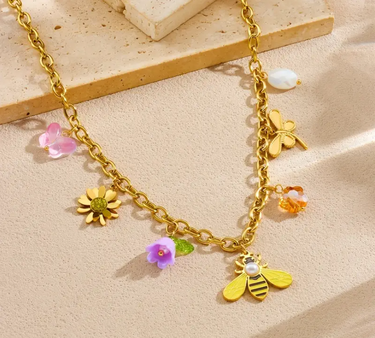 ✨ Colar Pendente de Abelha e Flor Encantadora – Aço Inoxidável 304 Dourado