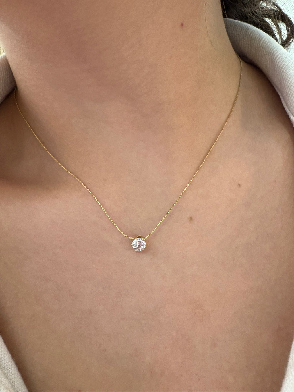 Colar Pontinho de Luz – Delicado e Brilhante ✨