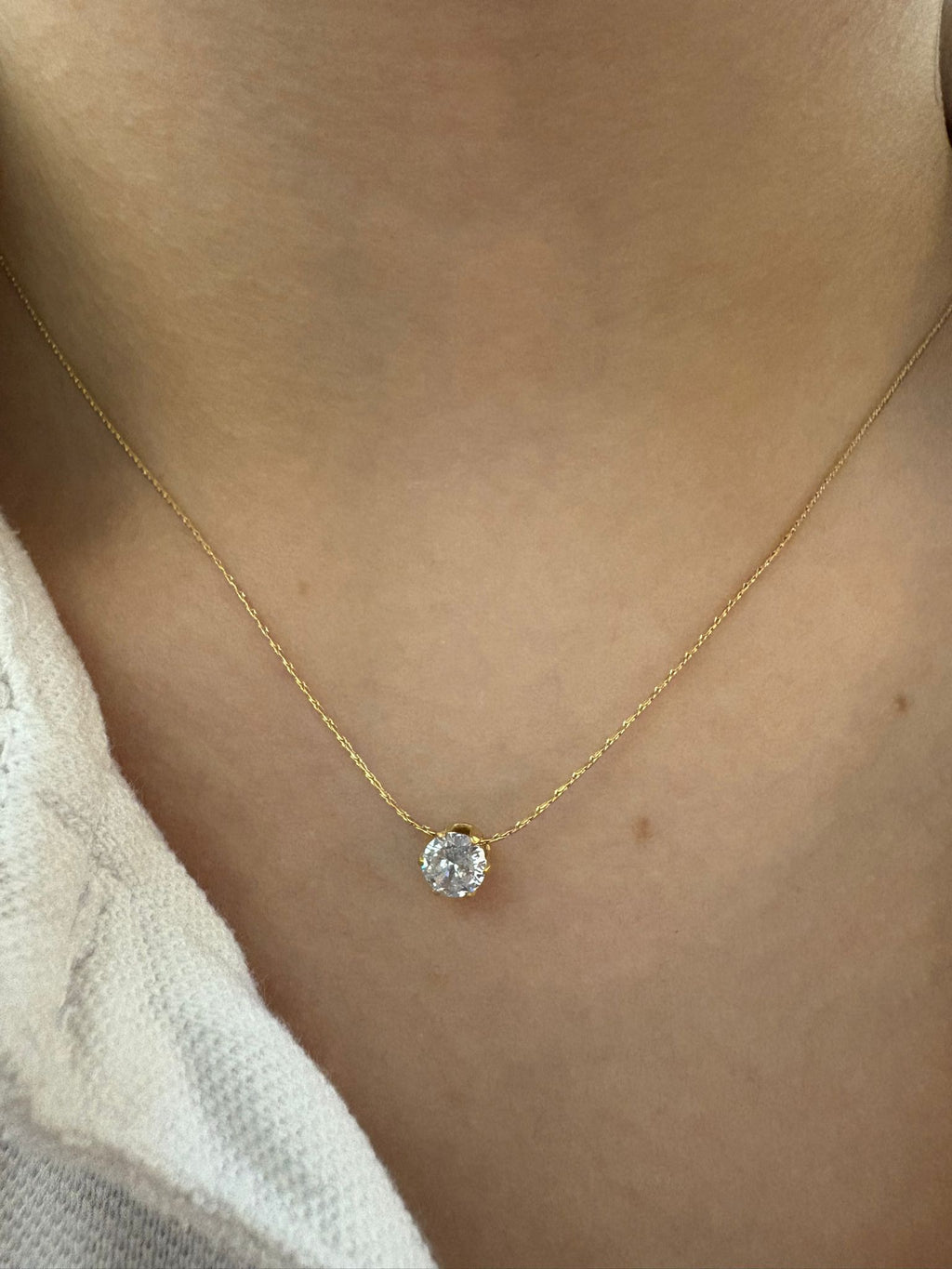 Colar Pontinho de Luz – Delicado e Brilhante ✨