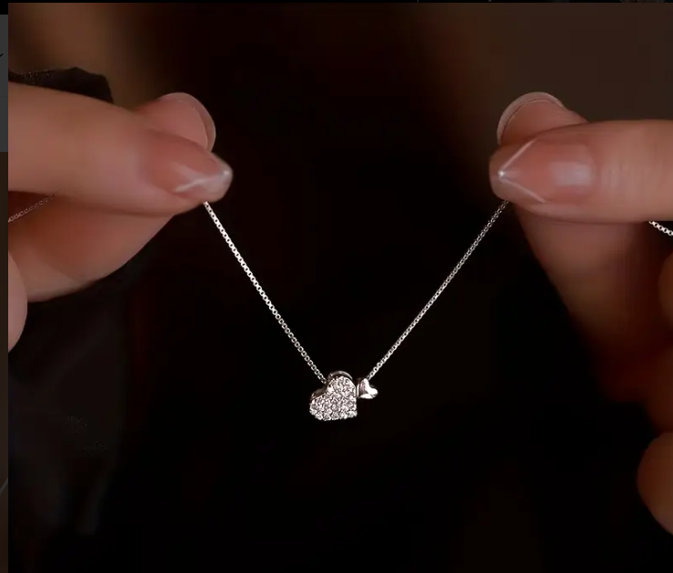 ✨ Colar Pingente Coração de Amor Prateado 925 – Elegância que ilumina cada momento