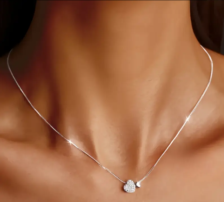 ✨ Colar Pingente Coração de Amor Prateado 925 – Elegância que ilumina cada momento