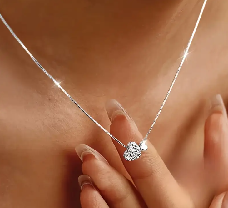 ✨ Colar Pingente Coração de Amor Prateado 925 – Elegância que ilumina cada momento